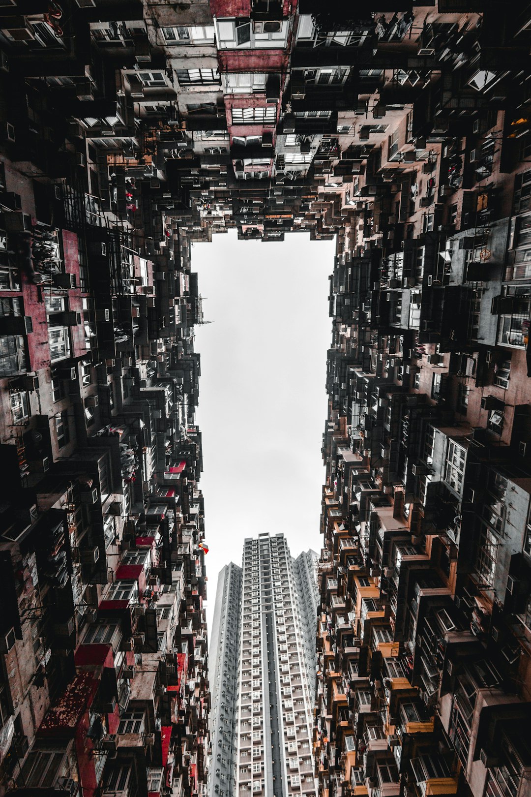 香港住宅大廈現代建築外觀