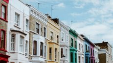 英國秋季預算案物業收入稅2027年再加2% 高稅率升至44% 首次置業者獲20%股權貸款 200萬鎊豪宅徵市政稅附加費